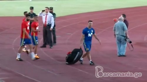 ჟერარ პიკეს ნაკრების ვარჯიშზე დაუსტვინეს