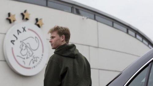 "ბარსელონა" დე იონგის გადარწმუნებას ცდილობს