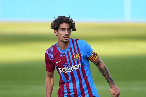 ალექს კოლიადო ბარსელონაში რჩება