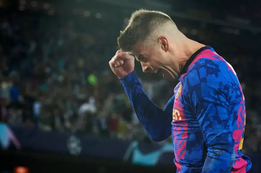 პიკე ბარსას ყველაზე ასაკოვანი მოთამაშეა, რომელმაც ჩემპიონთა ლიგაზე გაიტანა