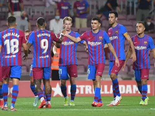 პედრი თანაგუნდელებს ამხნევებს