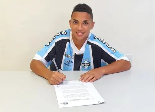 ბარსელონა გრემიოს 16 წლის ფეხბურთელს აკვირდება