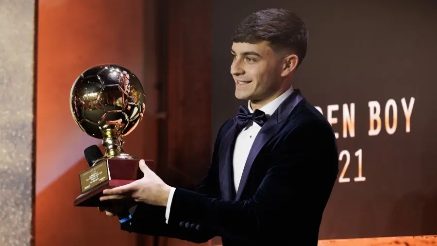 "ოქროს ბიჭუნას" ჯილდოსთვის 5 ბარსელონელი იბრძოლებს