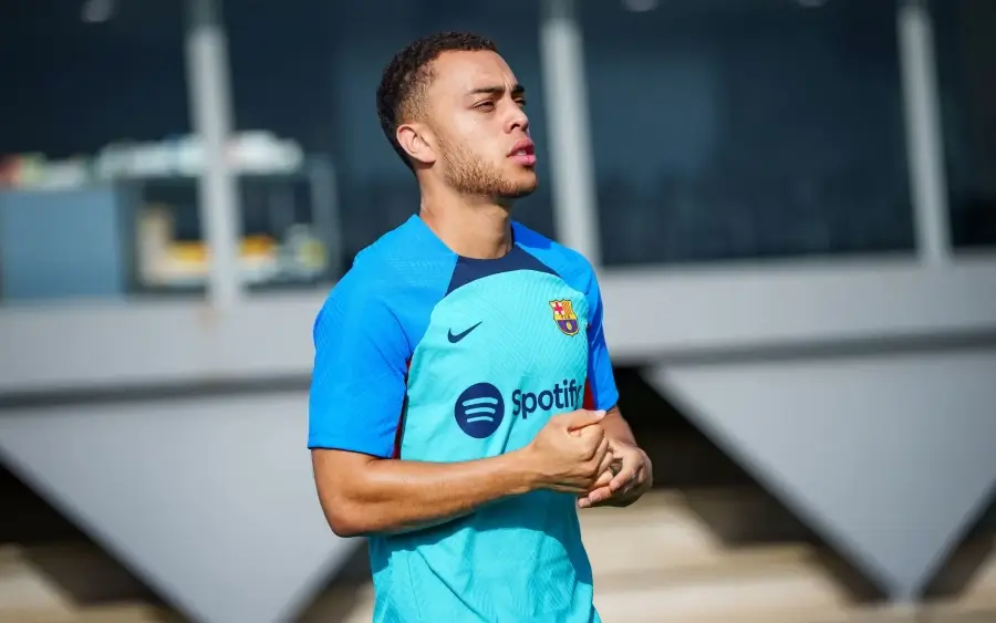 სერჟინიო დესტი ბარსელონაში რჩება