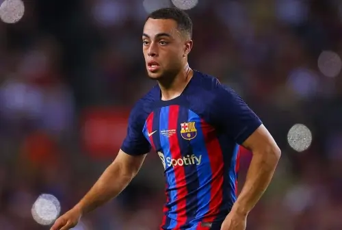 სერჟინიო დესტი წასვლას არ აპირებს