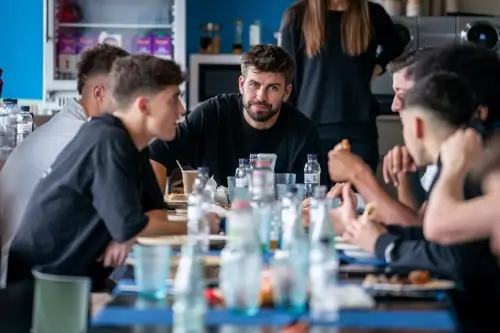 სიუტატ ესპორტივაზე ჟერარ პიკეს გამოსამშვიდობებელი ვახშამი გაიმართა