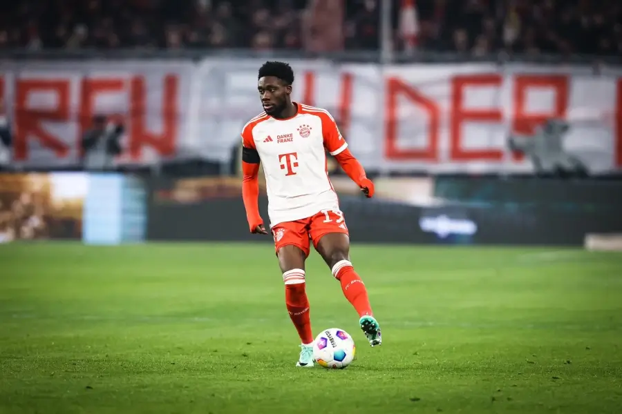 ბარსელონა ალფონსო დევისისთვის ბრძოლაში ჩაერთო