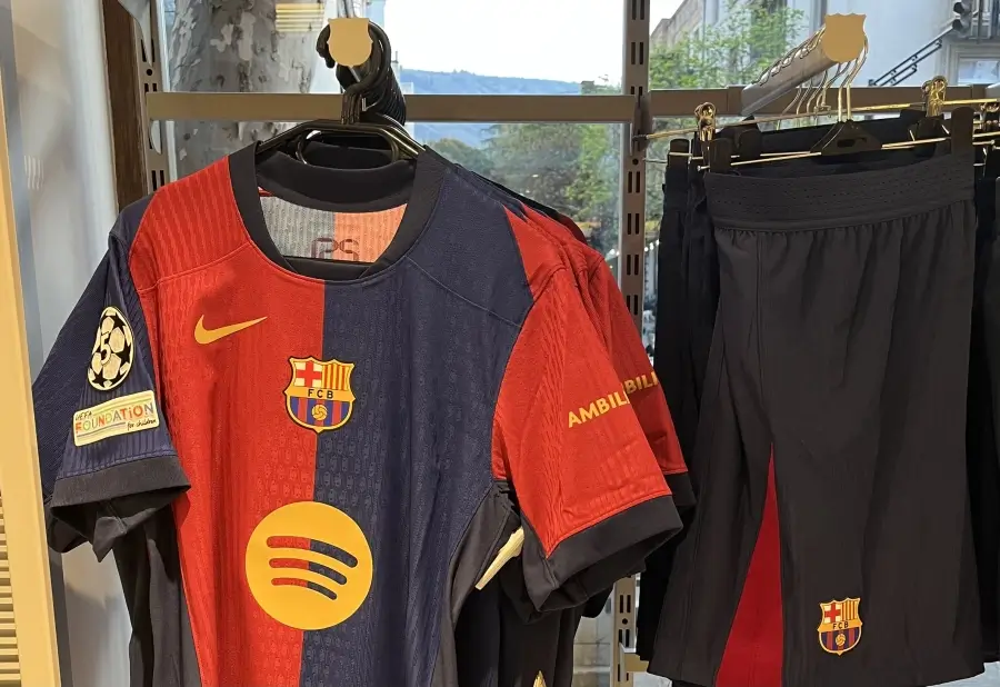 რა ფასებია თბილისში გახსნილ ბარსელონას ოფიციალურ მაღაზიაში?